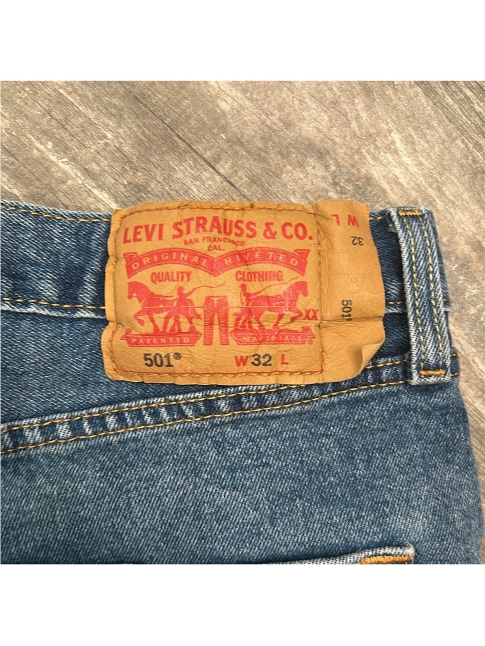 🖤 Vintage Levi's Distressed Blue Jean Shorts - Picture 4 of 7